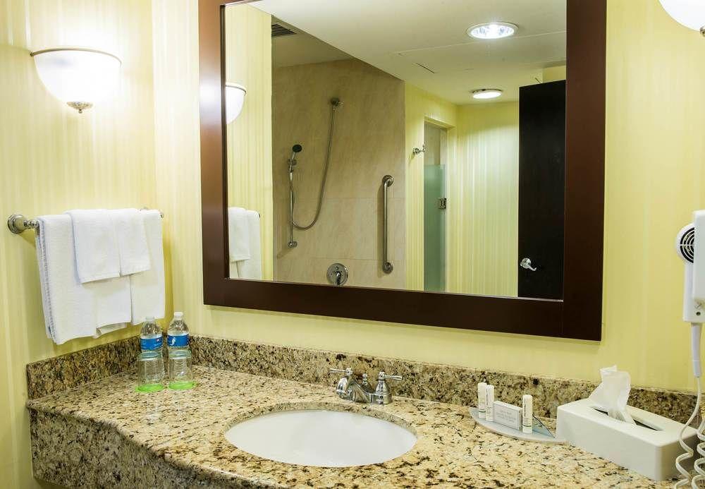 Courtyard By Marriott San Luis Potosi Hotell Exteriör bild