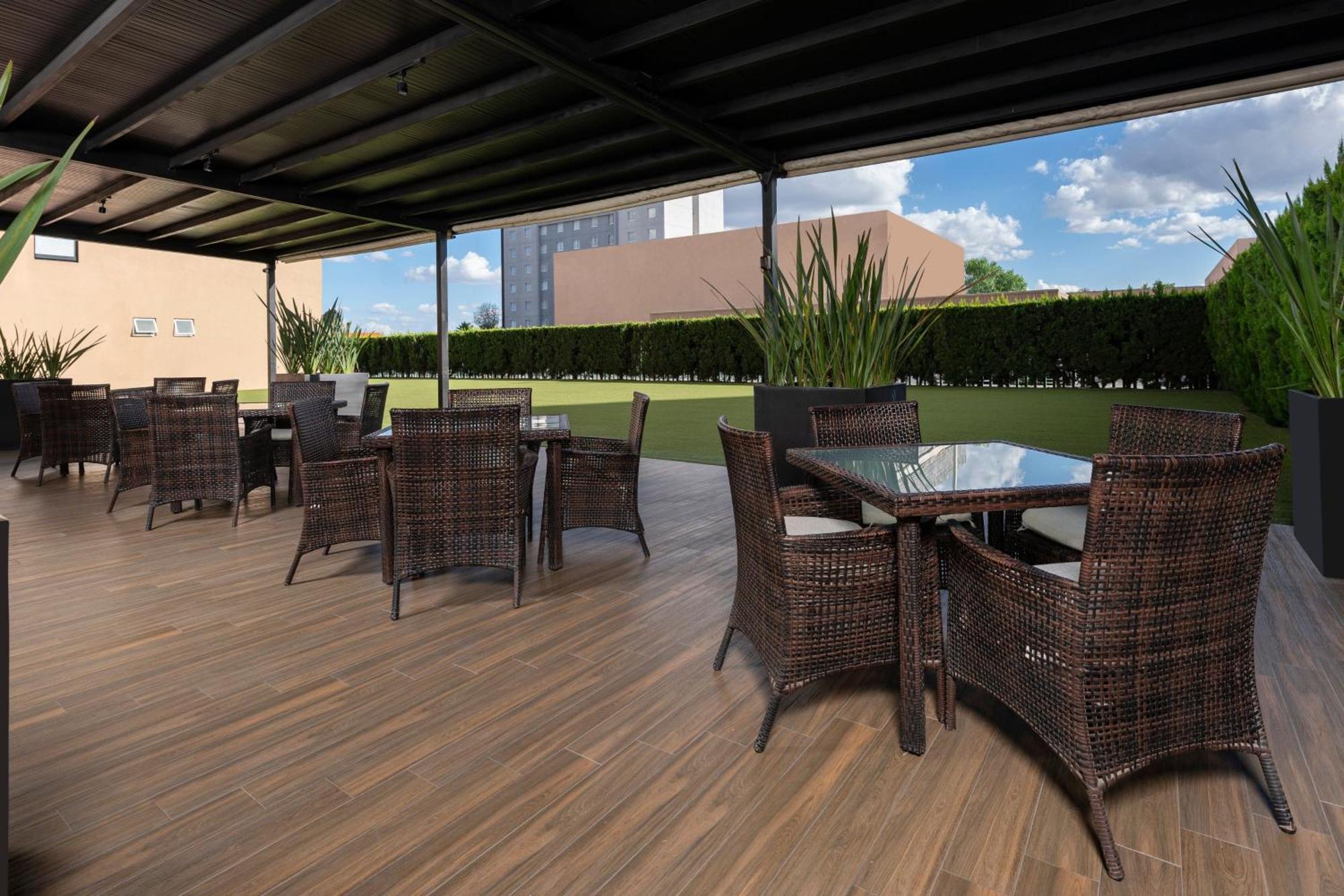 Courtyard By Marriott San Luis Potosi Hotell Exteriör bild
