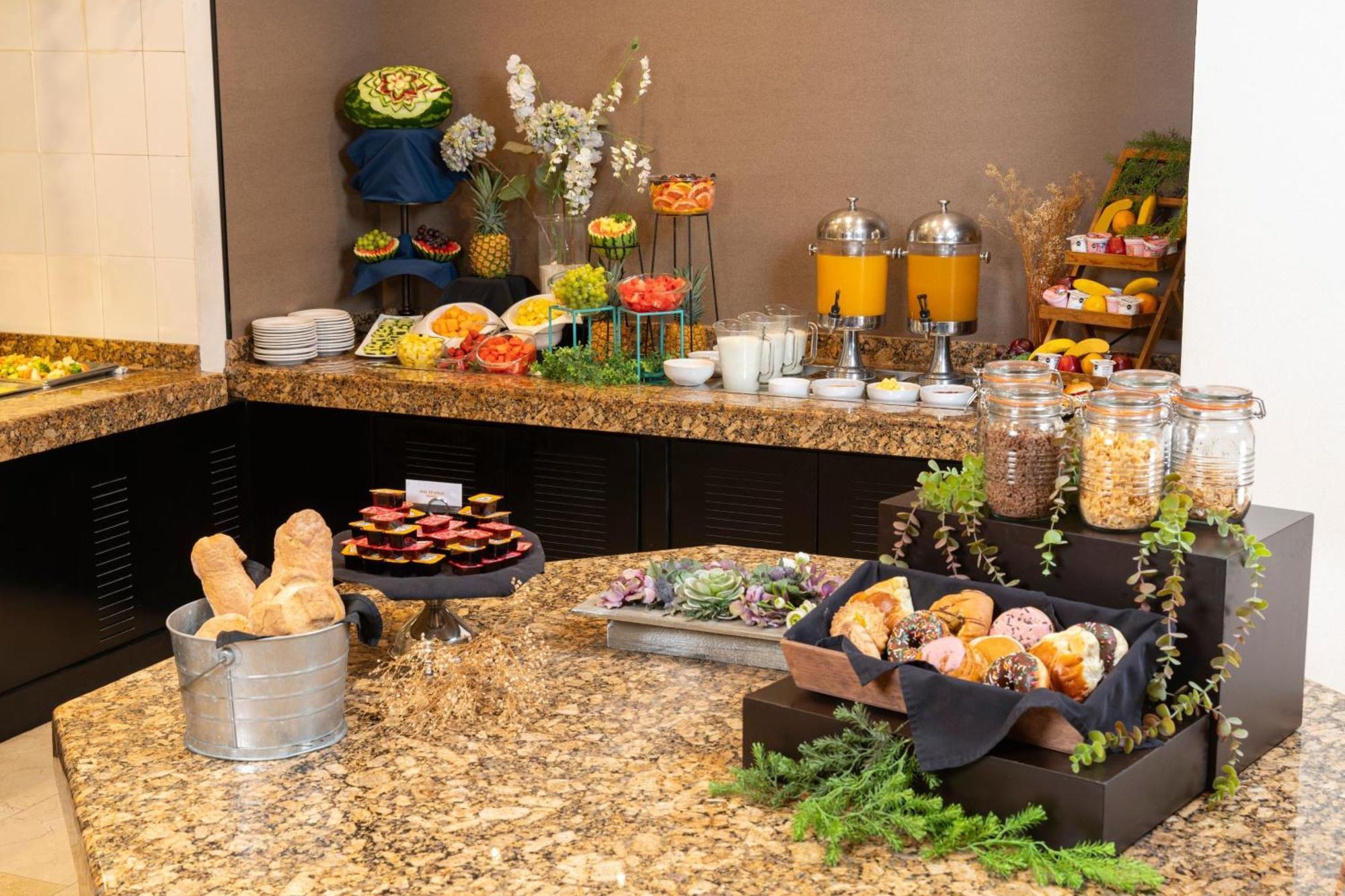 Courtyard By Marriott San Luis Potosi Hotell Exteriör bild