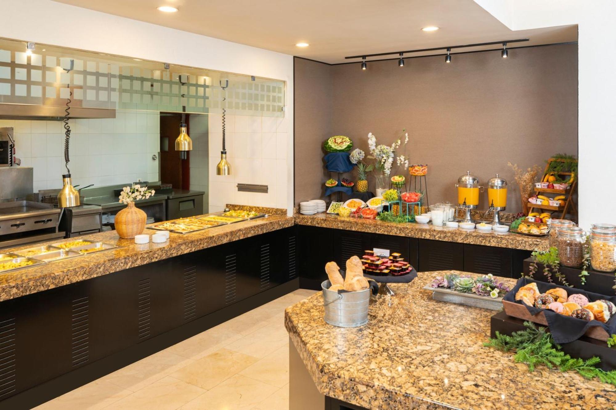 Courtyard By Marriott San Luis Potosi Hotell Exteriör bild